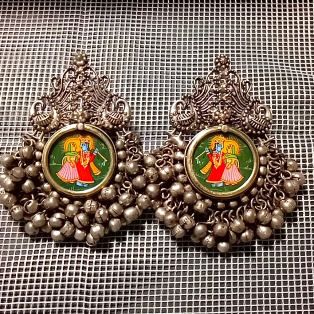 Couple women Earing